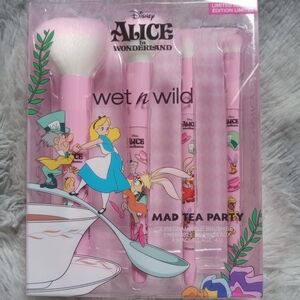 Alice In Wonderland Brush Set ♥️